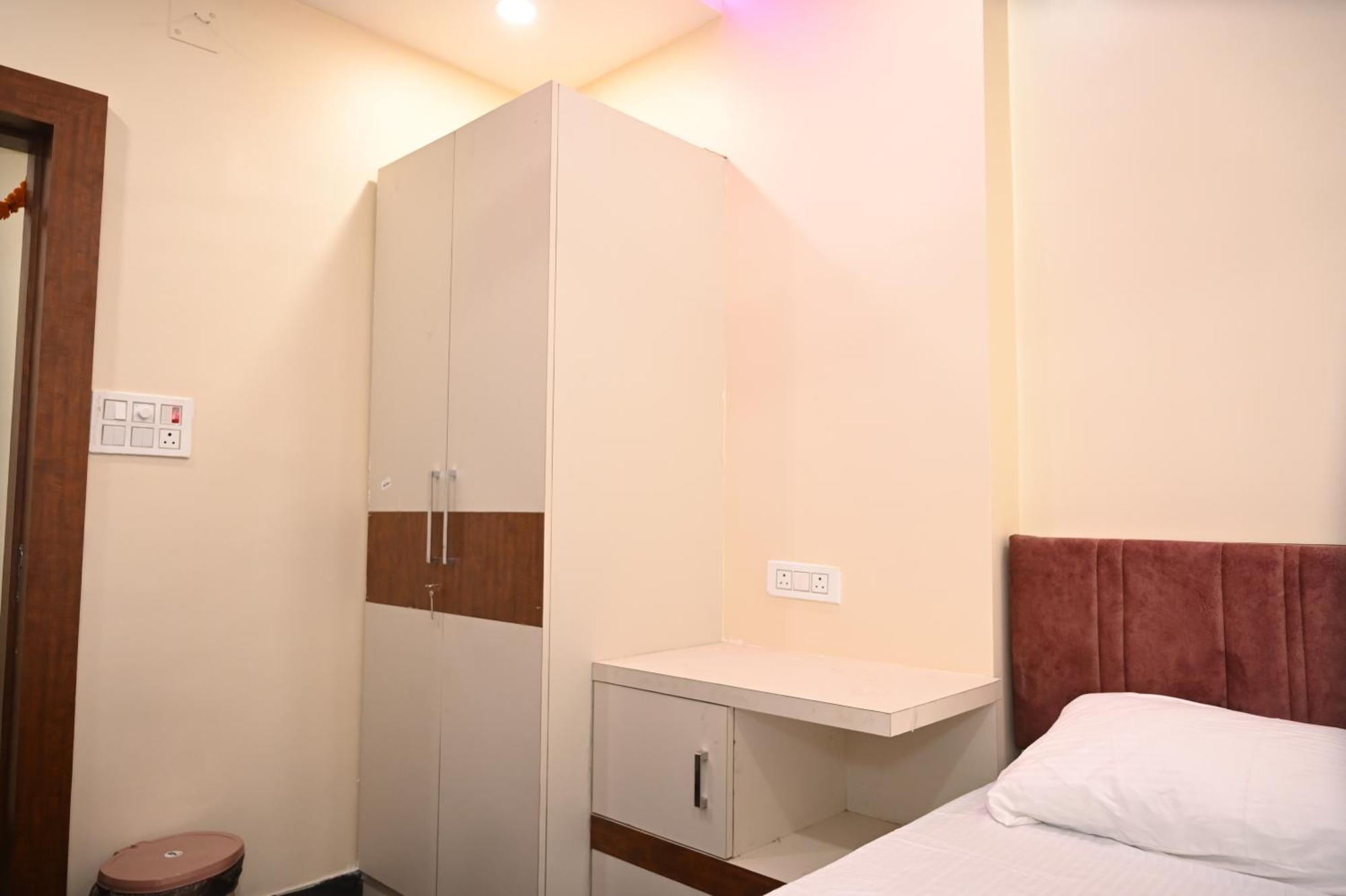 Hotel Royal Radiant Ранчи Екстериор снимка